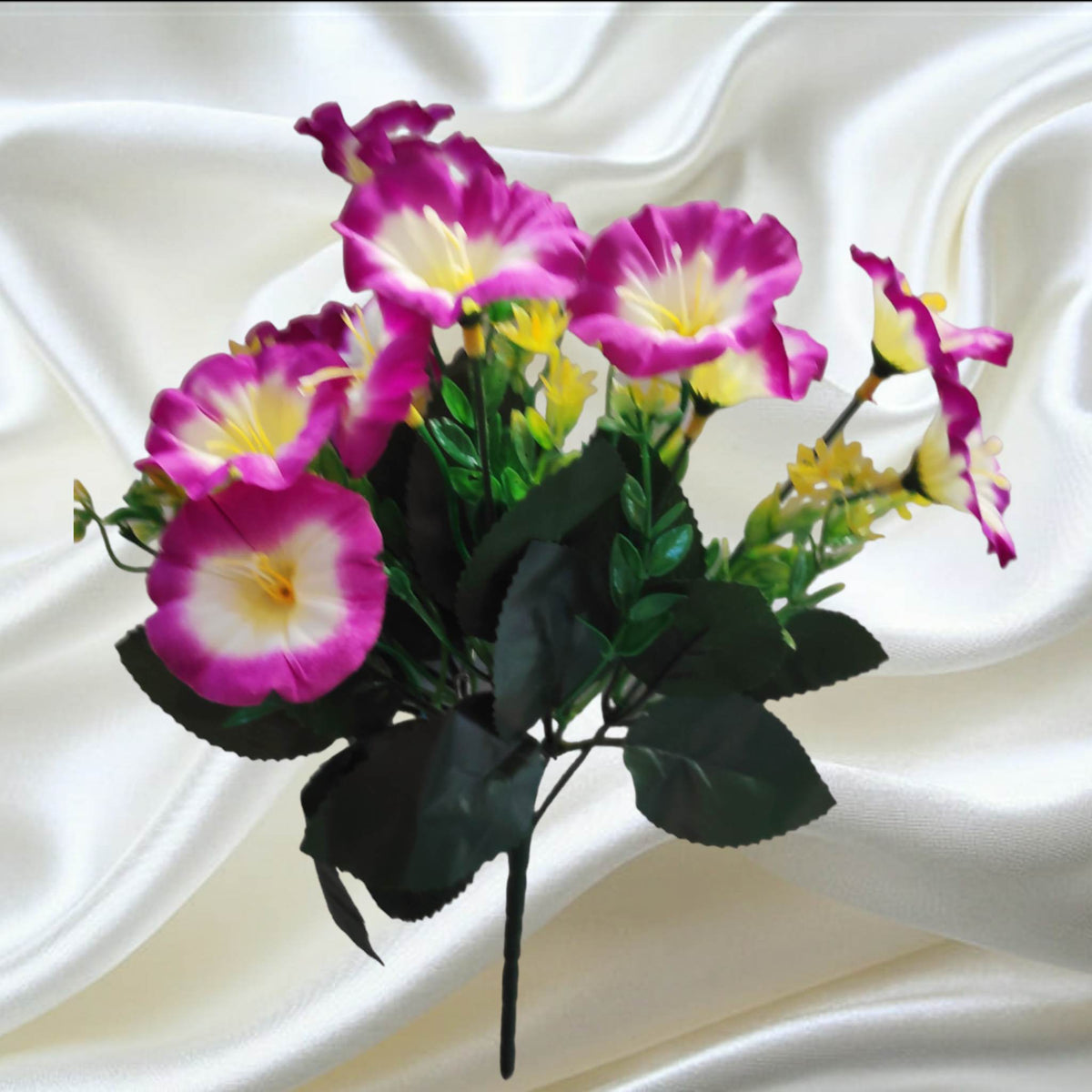 30cm Petunia Bouquet lavender/cream | Evergreen Silk Plants