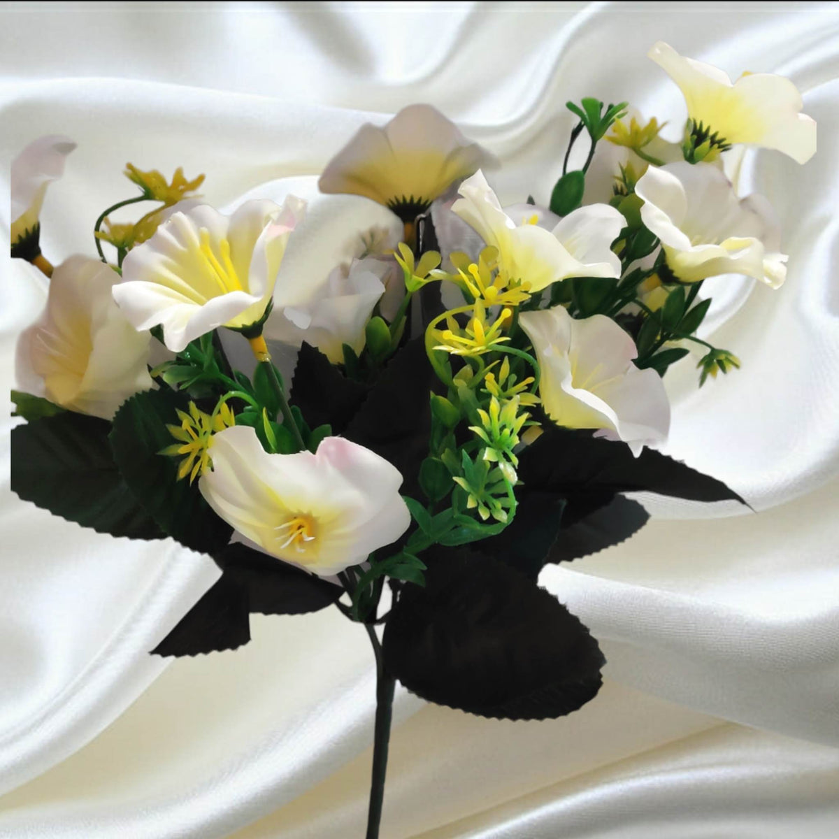 30cm Petunia Bouquet white | Evergreen Silk Plants