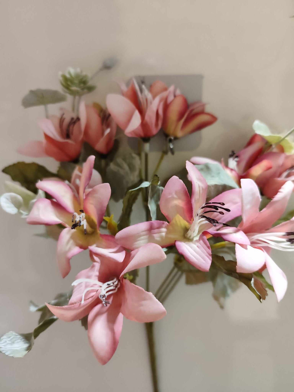 30cm Lily Bouquet Cerise