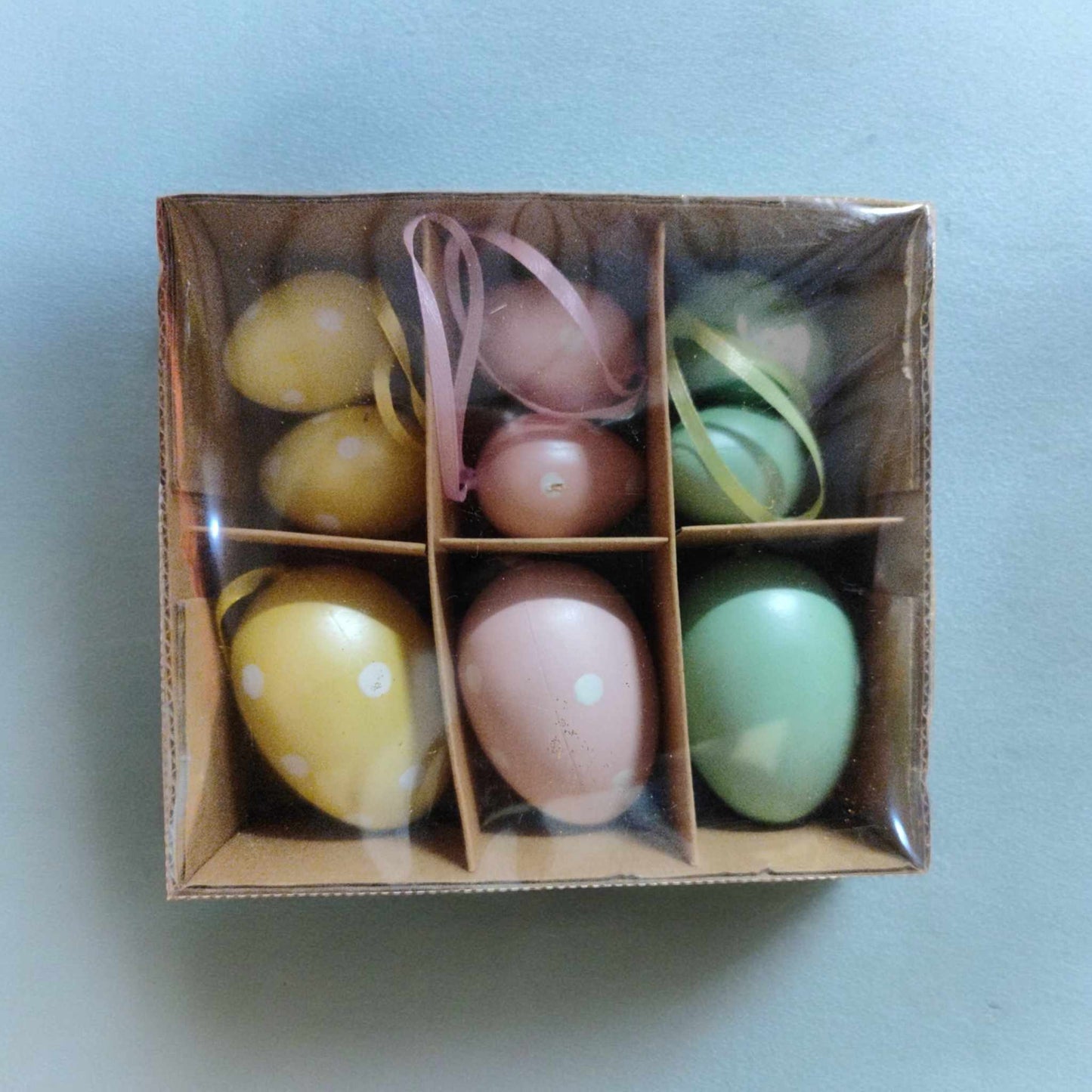 Box of 9 Easter eggs. 6cm and 4cm - Evergreen Silk Plants