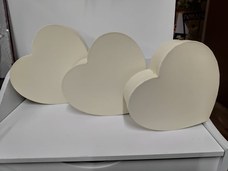 Set Of 3 Heart Hat Boxes. - Evergreen Silk Plants
